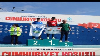 Sakaryalı atletler Cumhuriyet Koşusundan madalyalarla döndü