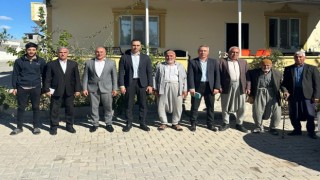 Samsat Kaymakamı köylerde vatandaşlarla bir araya geliyor