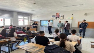 Sarıgöl Kaymakamı Dalak şehit ailesini ziyaret etti