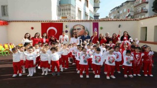 Şehzadelerin miniklerinde cumhuriyet heyecanı