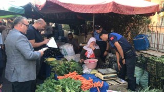 Semt pazarlarında teraziler denetlendi