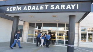 Servis aracı bekleyenleri kurşun yağmuruna tutan 3 şüpheliden 2si tutuklandı