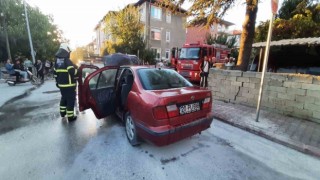 Seyir halindeki otomobil alev alev yandı