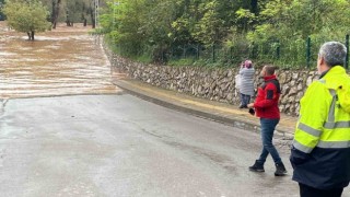 Şiddetli sağanağın ardından Bartın Irmağı çamura döndü