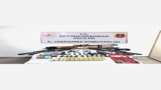 Silah kaçakçısını jandarma yakaladı