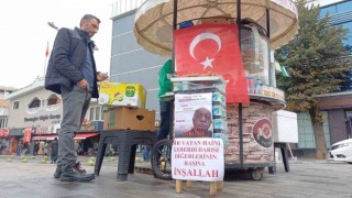 Simitçi, Fethullah Gülenin ölümünü tatlı dağıtarak kutladı