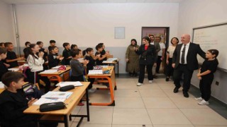 Sınıf başkanı seçildi, sözünü tuttu