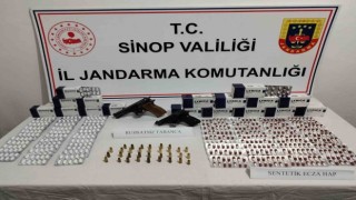 Sinopta uyuşturucu hap ve 3 tabanca ele geçirildi