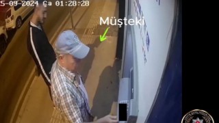 Sıra bekler gibi yaptı, ATMden para çeken emekliyi gasp etti