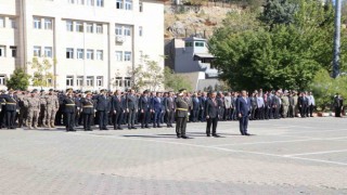 Şırnakta Cumhuriyet Bayramı kutlamaları çelenk töreniyle başladı