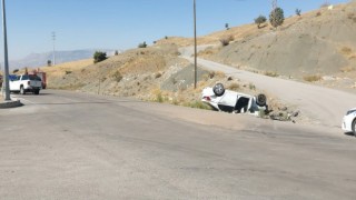 Şırnakta kavşakta dönüşü alamayan iki araç çarpıştı: 3 yaralı