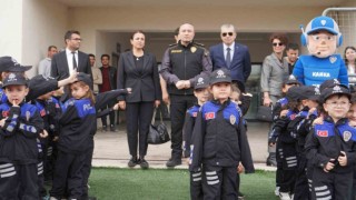 Şırnakta polis ve çocuklar gökyüzünü birlikte şenlendirdi