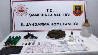 Siverekte uyuşturucu madde ve silahlar ele geçirildi