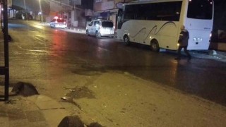 Sultanbeylide silahlı bıçaklı laf atma kavgası: 2 yaralı