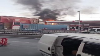 Sultangazide oto tamirhanesinde korkutan yangın