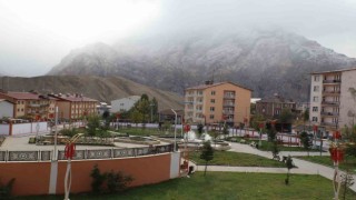 Sümbül Dağı beyaz gelinliğini giydi