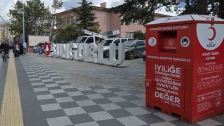 Sungurluda ihtiyaç sahipleri için 30 adet kıyafet kumbarası yerleştirildi