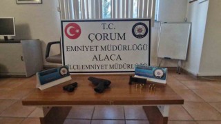 Şüphe üzerine durdurulan araçtan uyuşturucu madde ve kesici alet çıktı: 3 gözaltı