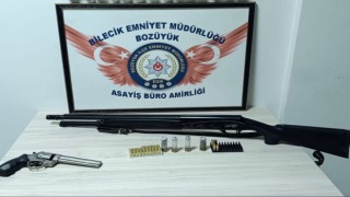 Şüpheli araçtan cephanelik çıktı