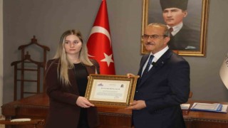 Şura öğretmene başarı ödülü
