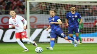 Szymanski gol attı, Livakovic kırmızı kart gördü