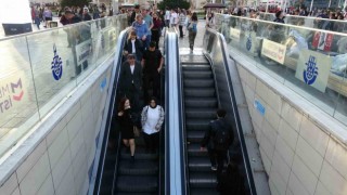 Taksim Metrosunda yürüyen merdiven çilesi