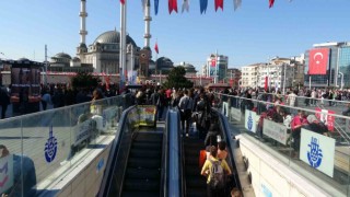 Taksimde asansör ve yürüyen merdiven arızası vatandaşları mağdur etmeye devam ediyor