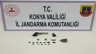 Tarihi eserleri satamadan jandarma yakaladı