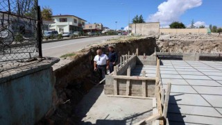 Tarihi tünel ve kemer çevresinde inşaat