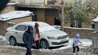 Tatvanda mevsimin ilk karı yağdı