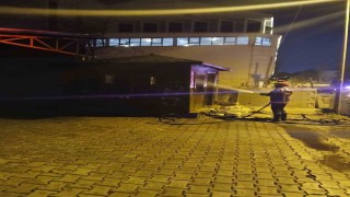 Tatvanda zabıta kulübesinde çıkan yangın korkuttu