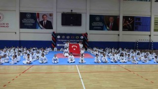 Tavşanlı Karate Okulunda 180 sporcuyla kuşak töreni düzenlendi