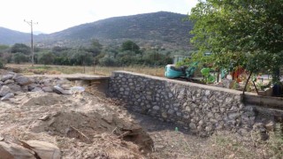 Teke Deresi su yolu, istinat duvarı ile güçlendirildi