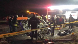 Tekirdağda feci kaza... Otomobil iş makinesine arkadan çarptı: 5 ölü