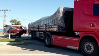 Tekirdağda panelvan tıra çarptı: 12 yaralı