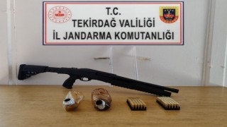 Tekirdağda ruhsatsız tüfek ve uyuşturucu aparatı ele geçirildi