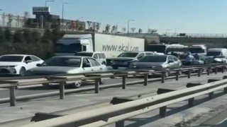 TEM Otoyolunda 7 araç zincirleme kazaya karıştı: 4 yaralı