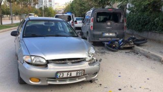 Ters yönde ilerleyen otomobil motosikletle çarpıştı: 1 yaralı