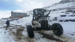 Trabzonda ekiplerin kar mesaisi erken başladı
