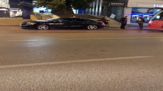 Tramvay yoluna park eden sürücü seferleri aksattı