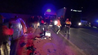 Tuncelide iki otomobil virajda kafa kafaya çarpıştı: 7 yaralı