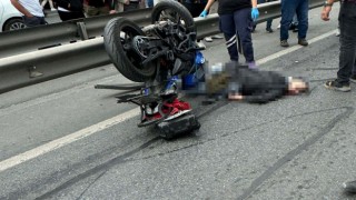 Tur otobüsü ile motosiklet çarpıştı; 1 ölü
