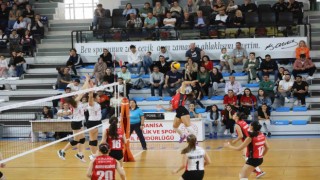 Turgutlu Belediyespor Voleybol Takımı doludizgin ilerliyor