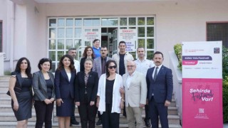 Türk sinemasının Sultanı mahkum kadınlarla bir araya geldi