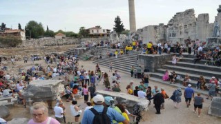 Üç bin kişiyle Apollon Tapınağında “Toplu Tadım” rekoru denemesi yapıldı