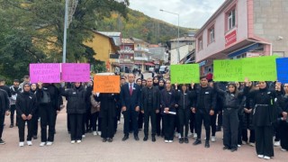Üniversite öğrencileri kadına yönelik şiddete tepki gösterdi