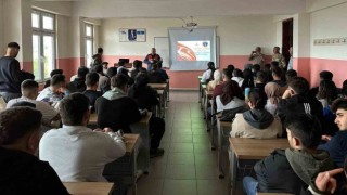 Üniversite öğrencilerine jandarmadan bilgilendirme