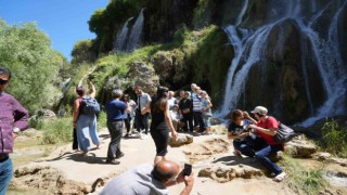 Üniversite öğrencilerinin gelmesiyle Girlevik Şelalesinde yoğunluk oluştu