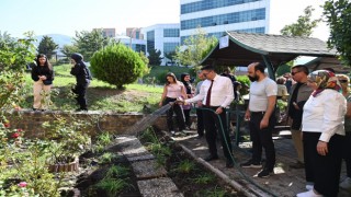 Üniversitede Çevre Bilincini Artırmak İçin Çiçek Dikim Etkinliği Düzenledi
