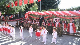Üniversitede Miniklerden 29 Ekim Coşkusu